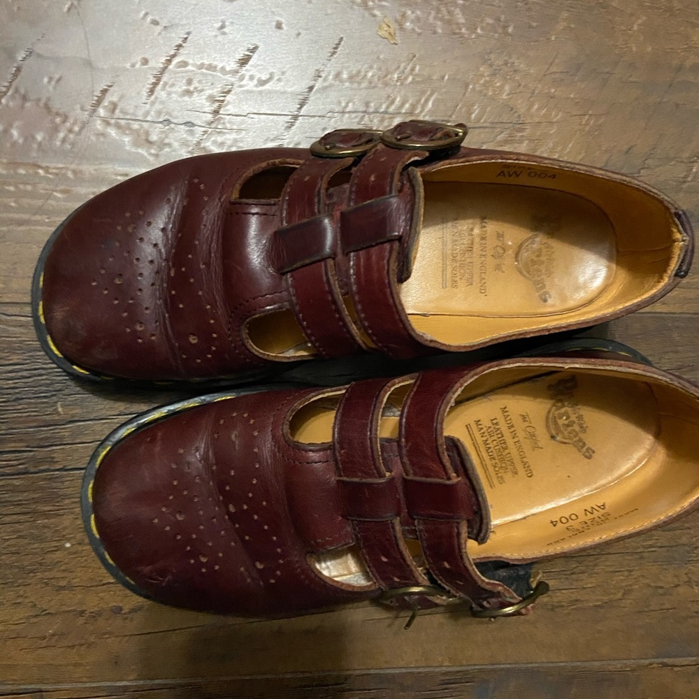 Dr Martens.. Vintage 90s janes and sandals
